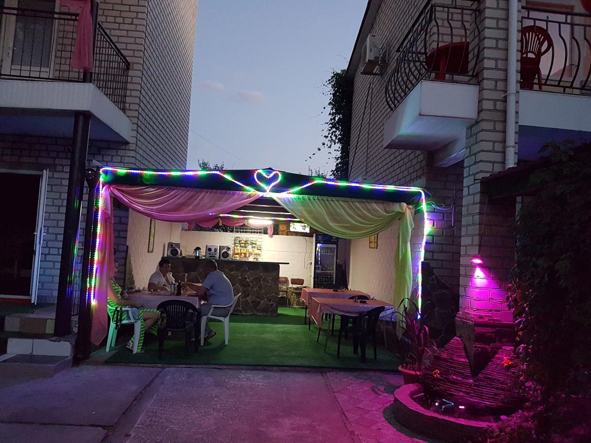 Hotel Flamingo Zaliznyi Port Luaran gambar